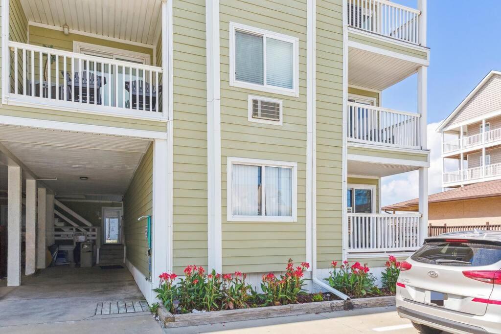 Right Across Beach Pool View Private Balcony By Zen Living Short Term Rental Myrtle Beach Exteriör bild