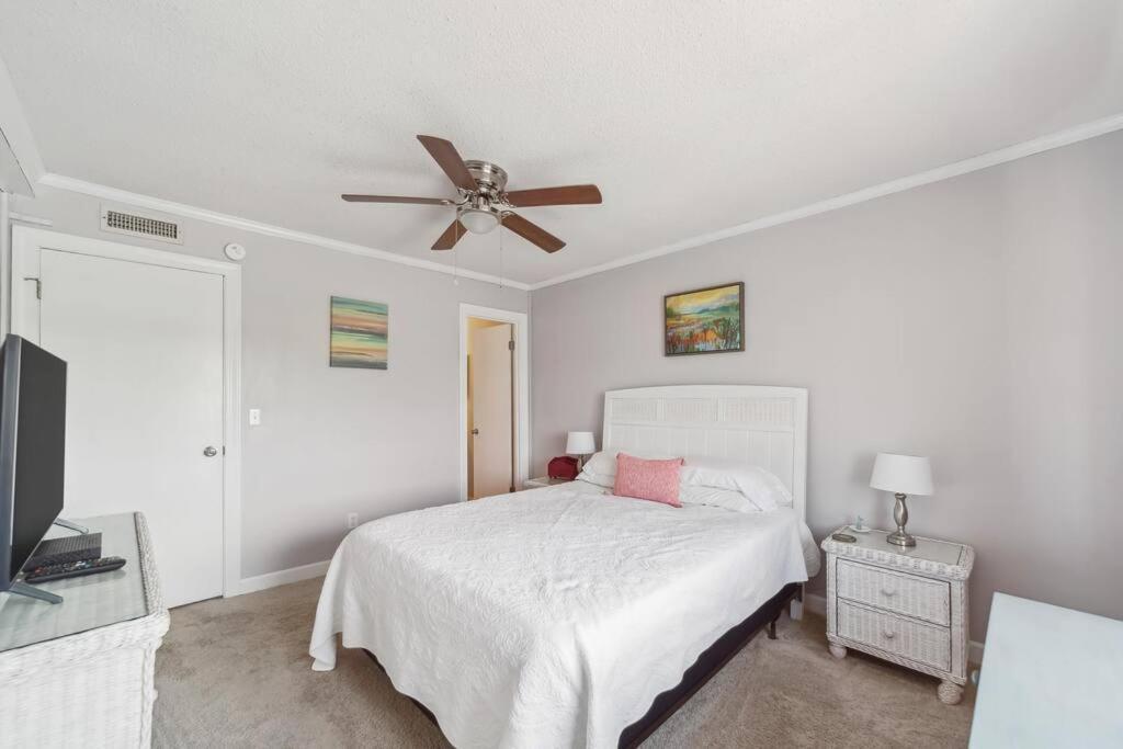 Right Across Beach Pool View Private Balcony By Zen Living Short Term Rental Myrtle Beach Exteriör bild
