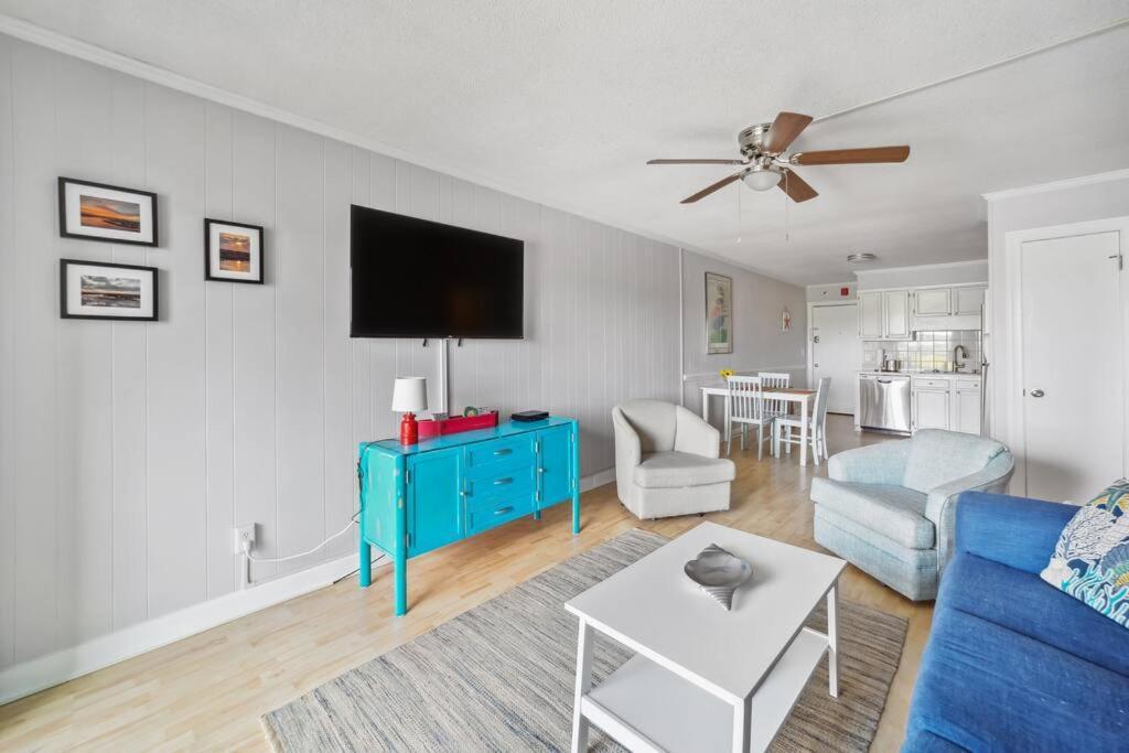 Right Across Beach Pool View Private Balcony By Zen Living Short Term Rental Myrtle Beach Exteriör bild